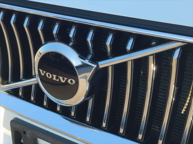 used 2022 Volvo XC90 car, priced at $31,900