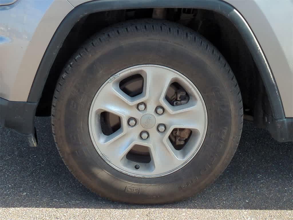 used 2014 Jeep Grand Cherokee car, priced at $6,777