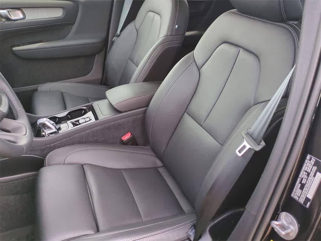 new 2025 Volvo XC40 car, priced at $48,956
