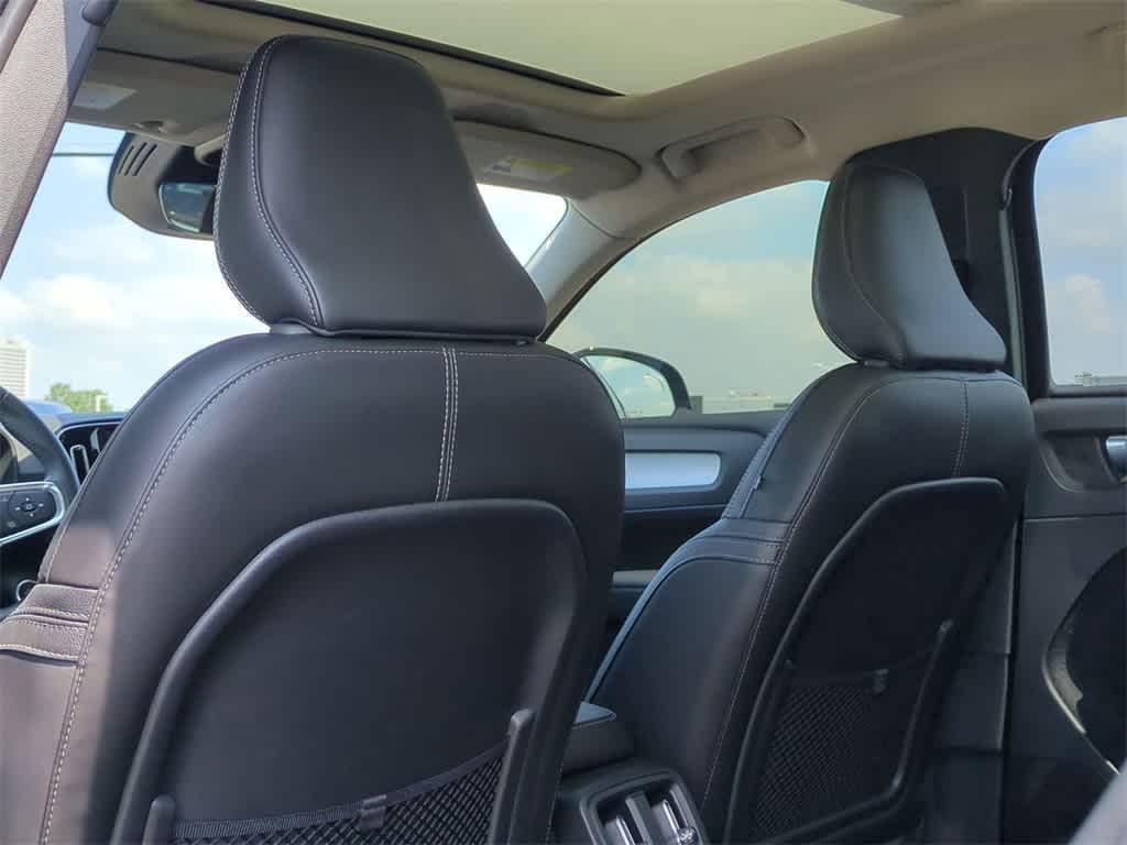 used 2021 Volvo XC40 car, priced at $21,664