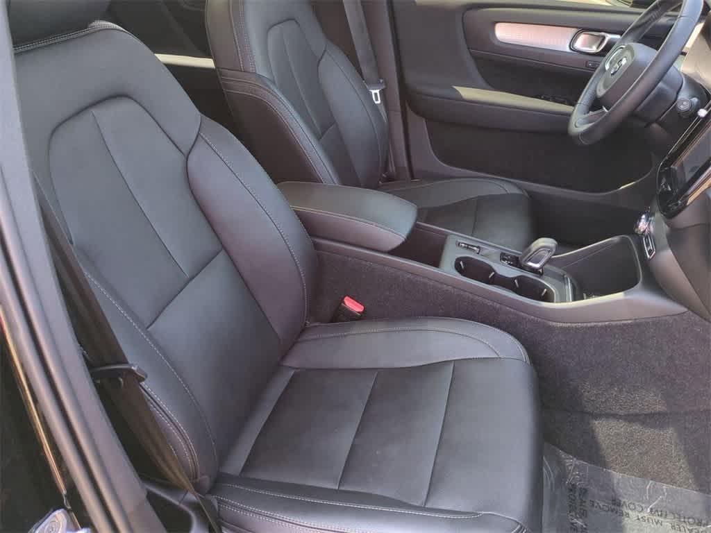 used 2021 Volvo XC40 car, priced at $21,664