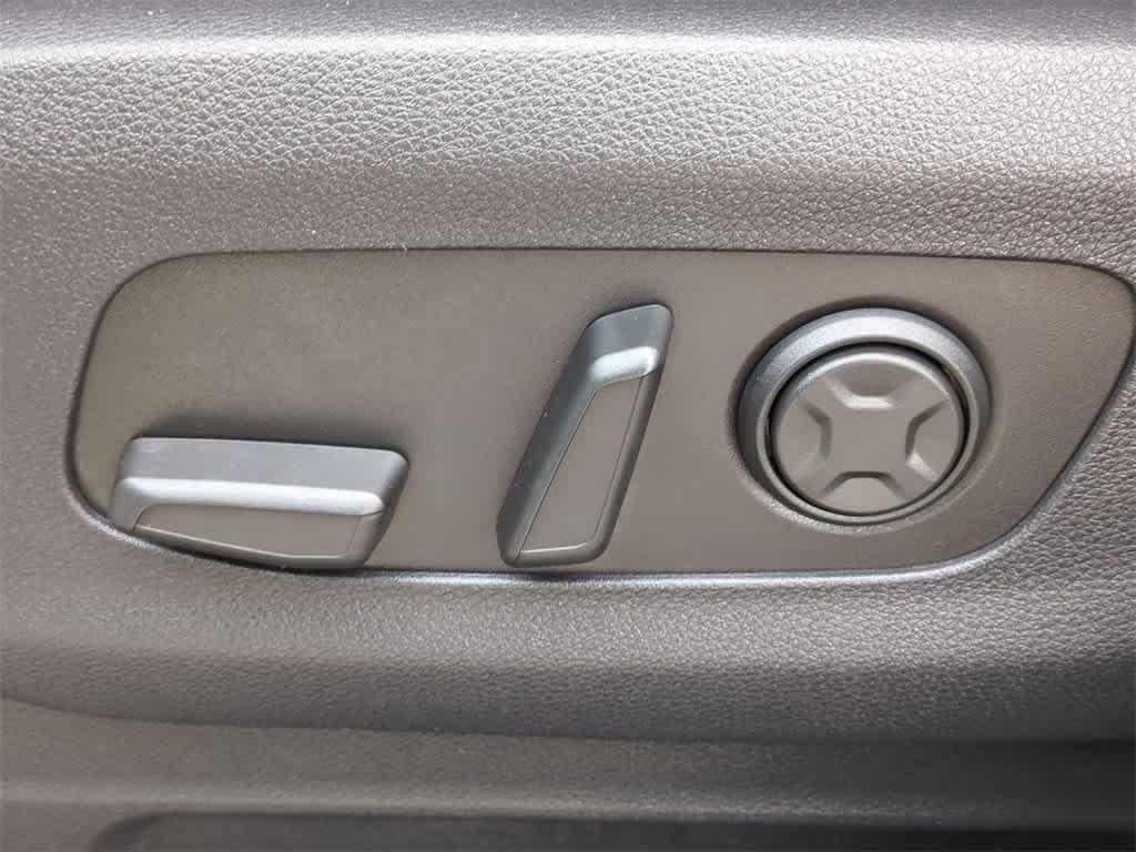 used 2024 Kia Carnival car, priced at $40,977