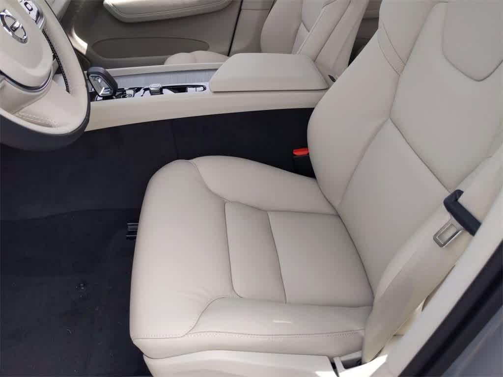 new 2025 Volvo XC60 car, priced at $55,360