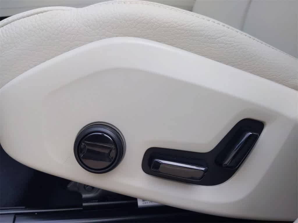 new 2025 Volvo XC60 car, priced at $55,360