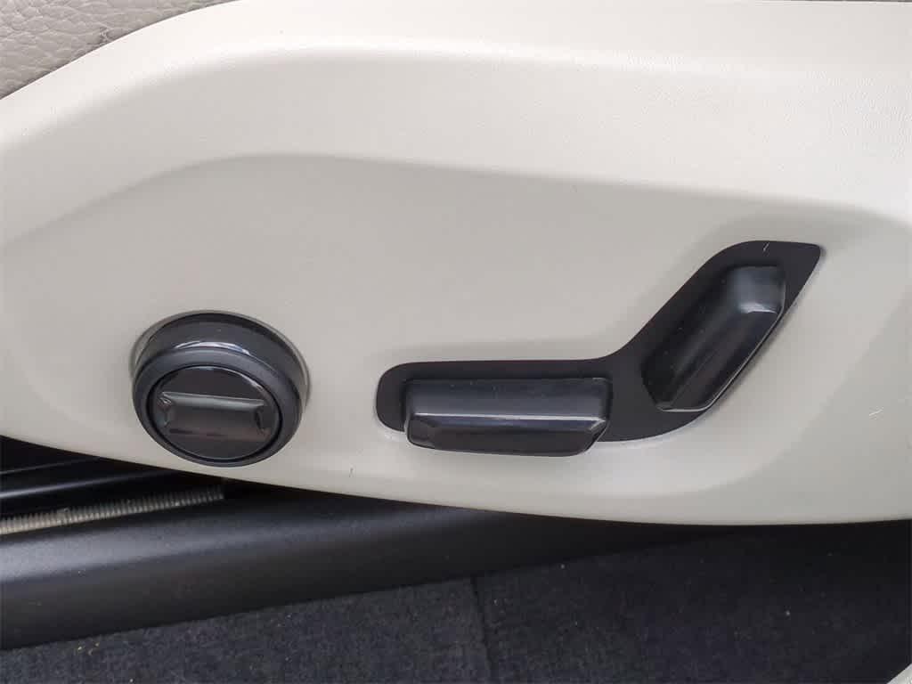 used 2023 Volvo XC90 car, priced at $37,977