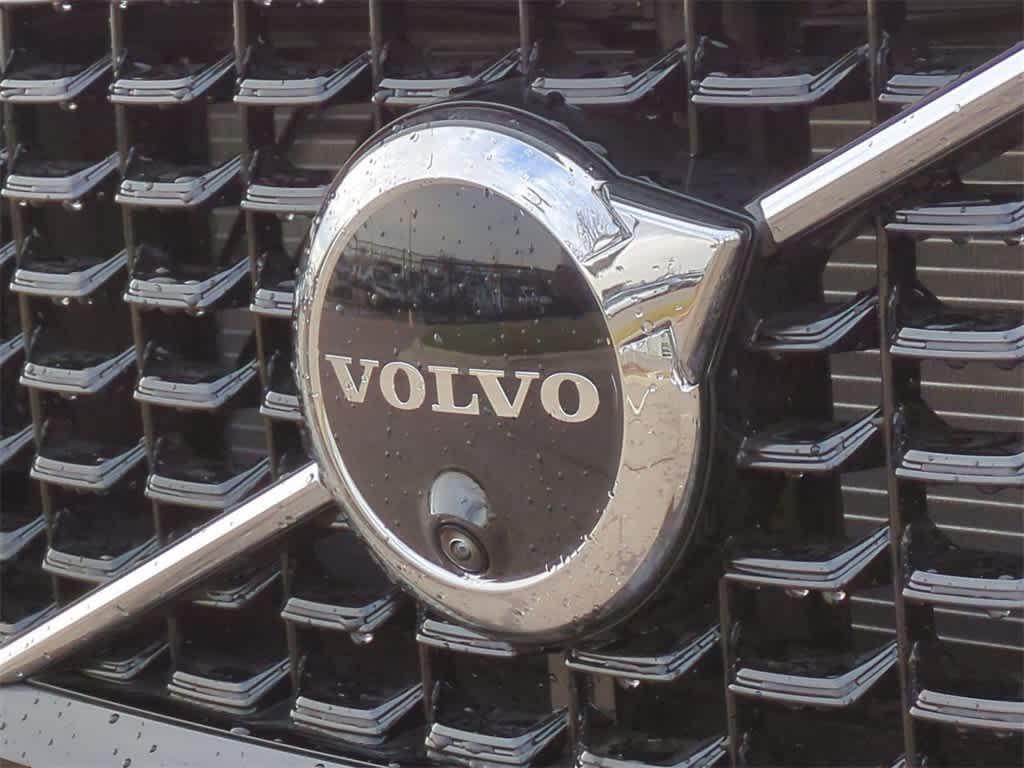 new 2025 Volvo XC60 car, priced at $53,600