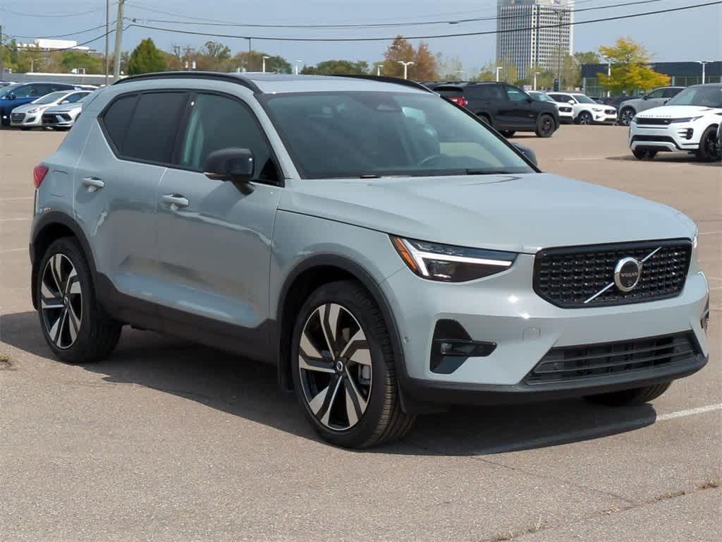 new 2025 Volvo XC40 car, priced at $47,688