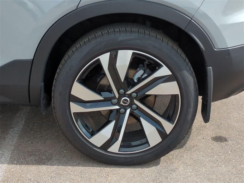 new 2025 Volvo XC40 car, priced at $47,688