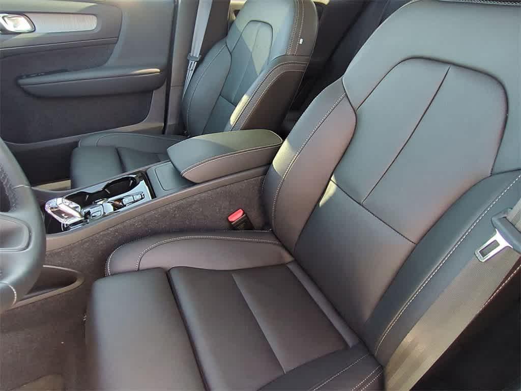 new 2025 Volvo XC40 car, priced at $50,188