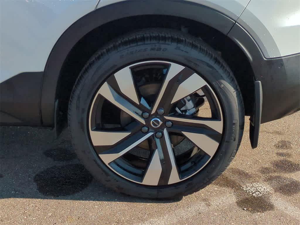new 2025 Volvo XC40 car, priced at $50,188