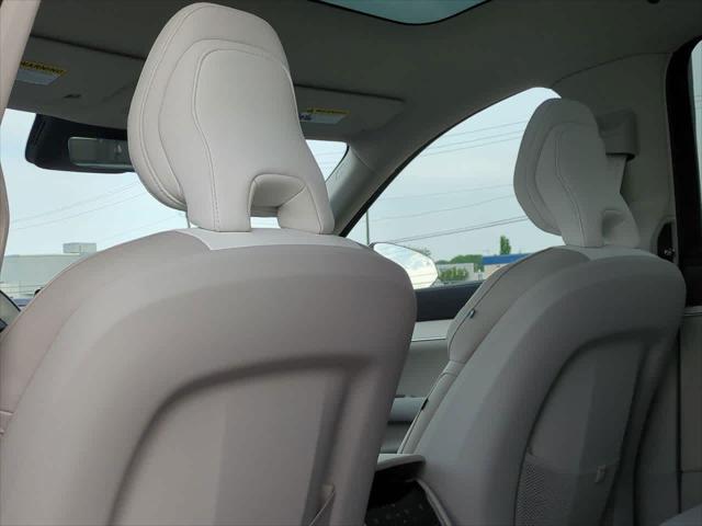 new 2025 Volvo EX90 car, priced at $87,290