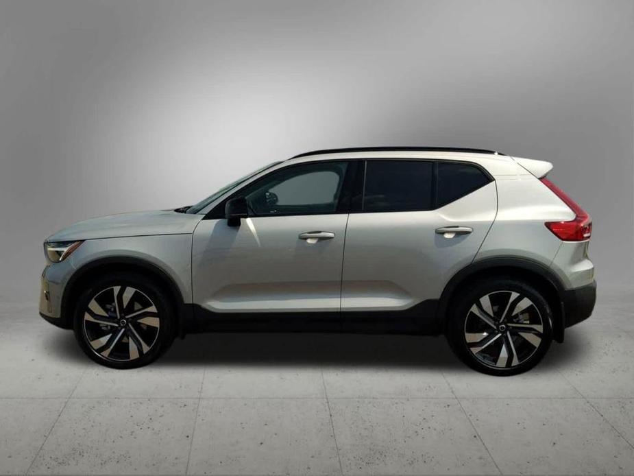 new 2024 Volvo XC40 car, priced at $44,885