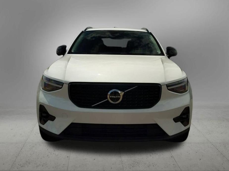 new 2024 Volvo XC40 car, priced at $44,747