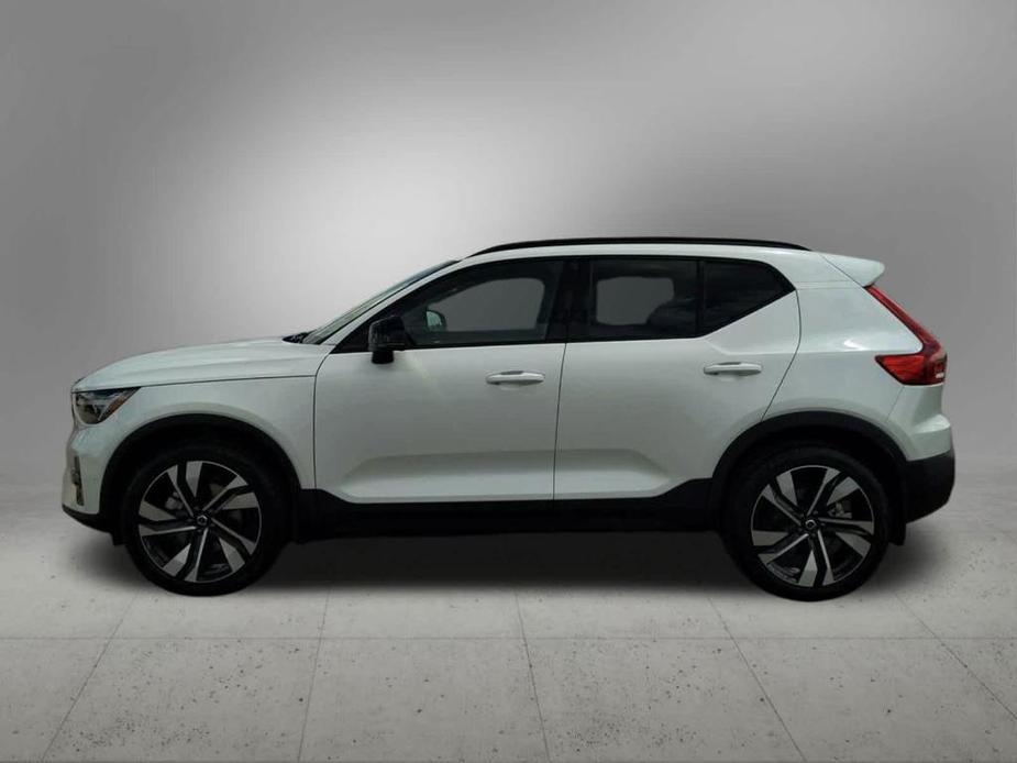 new 2024 Volvo XC40 car, priced at $44,747