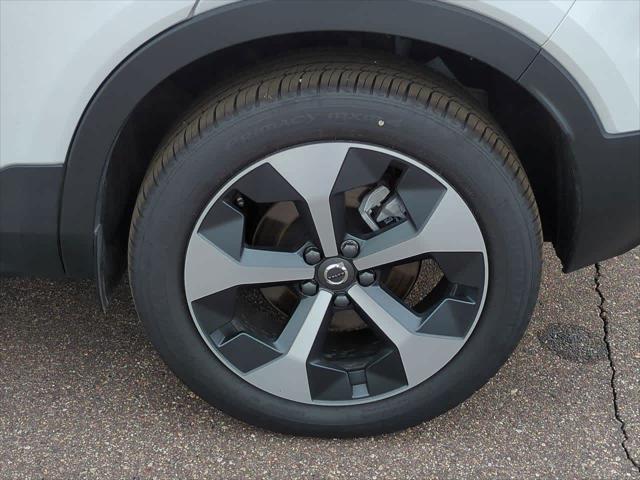 new 2025 Volvo XC40 car, priced at $44,521