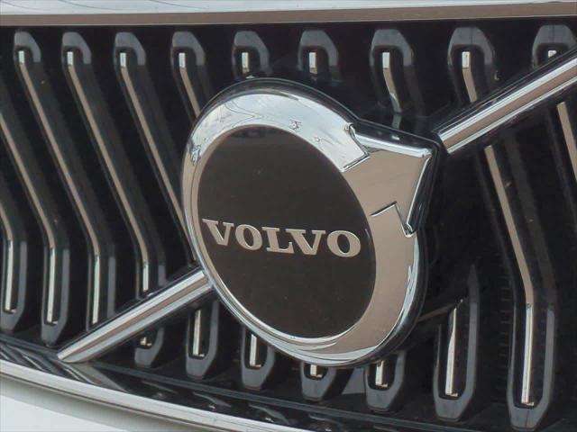 new 2025 Volvo XC40 car, priced at $44,521