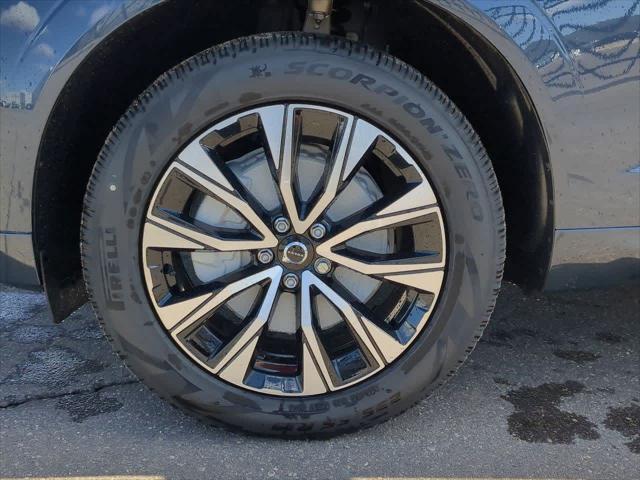 new 2025 Volvo XC60 car, priced at $51,450