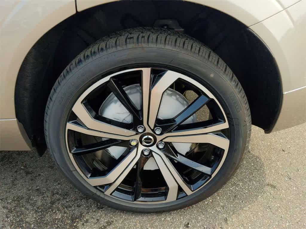 new 2025 Volvo XC60 Plug-In Hybrid car, priced at $69,000