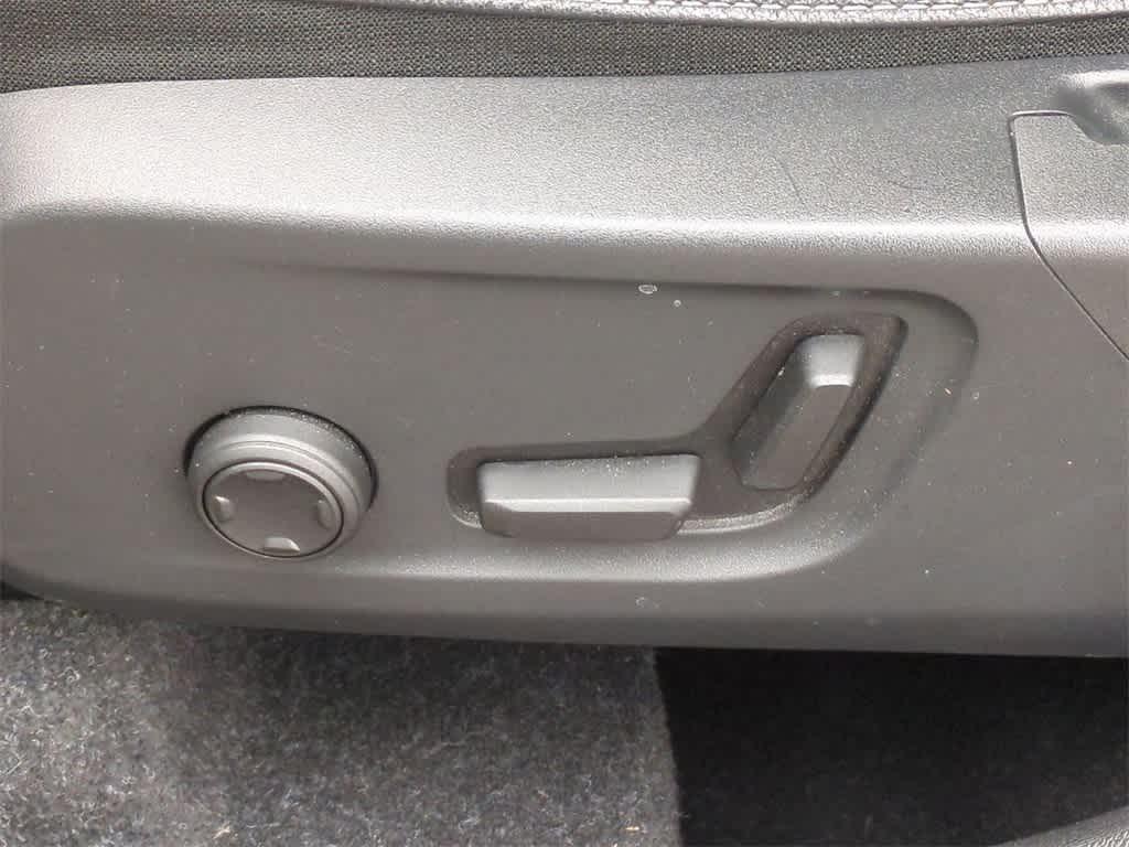 used 2020 Volvo XC40 car, priced at $22,477