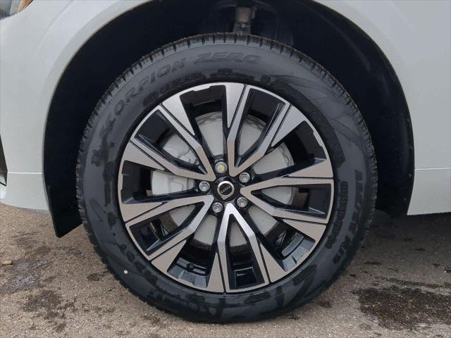 new 2025 Volvo XC60 car, priced at $51,450