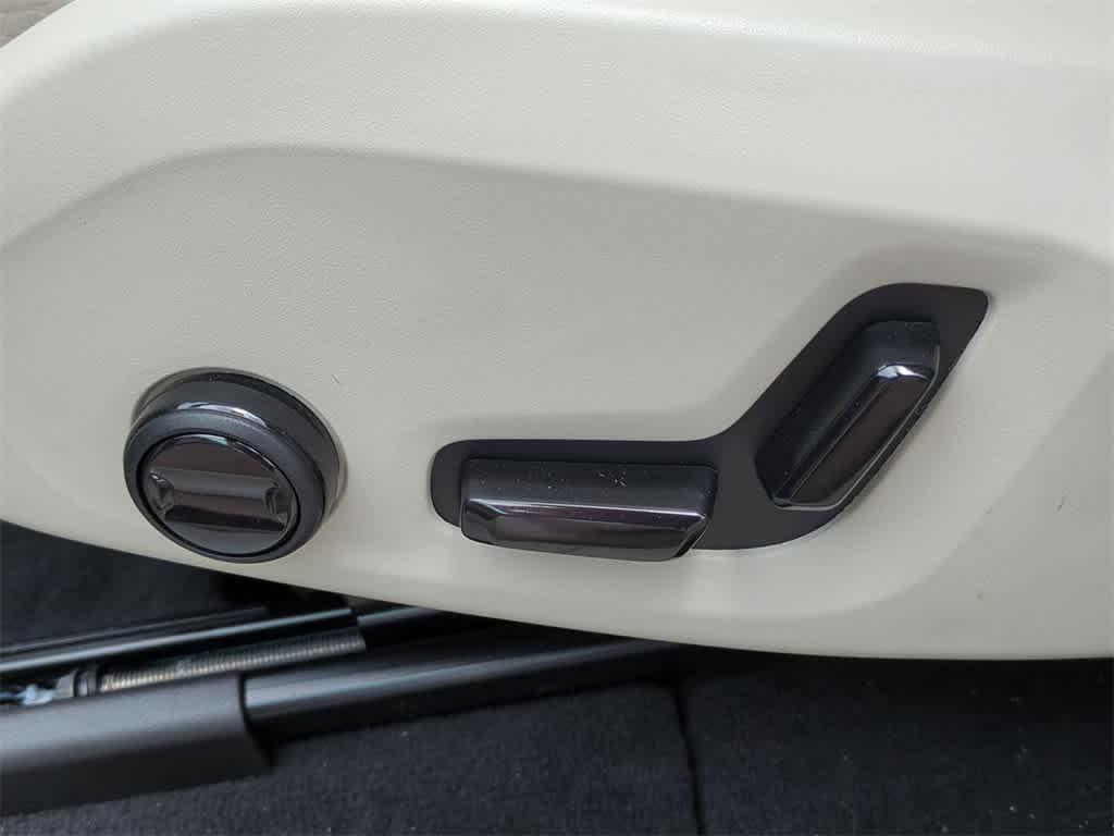new 2025 Volvo XC60 car, priced at $48,900