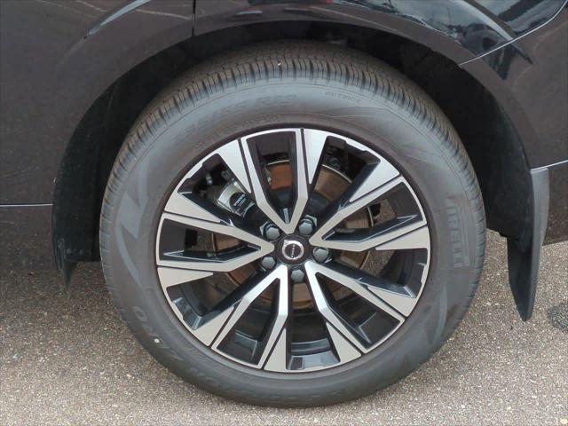 new 2025 Volvo XC60 car, priced at $48,900