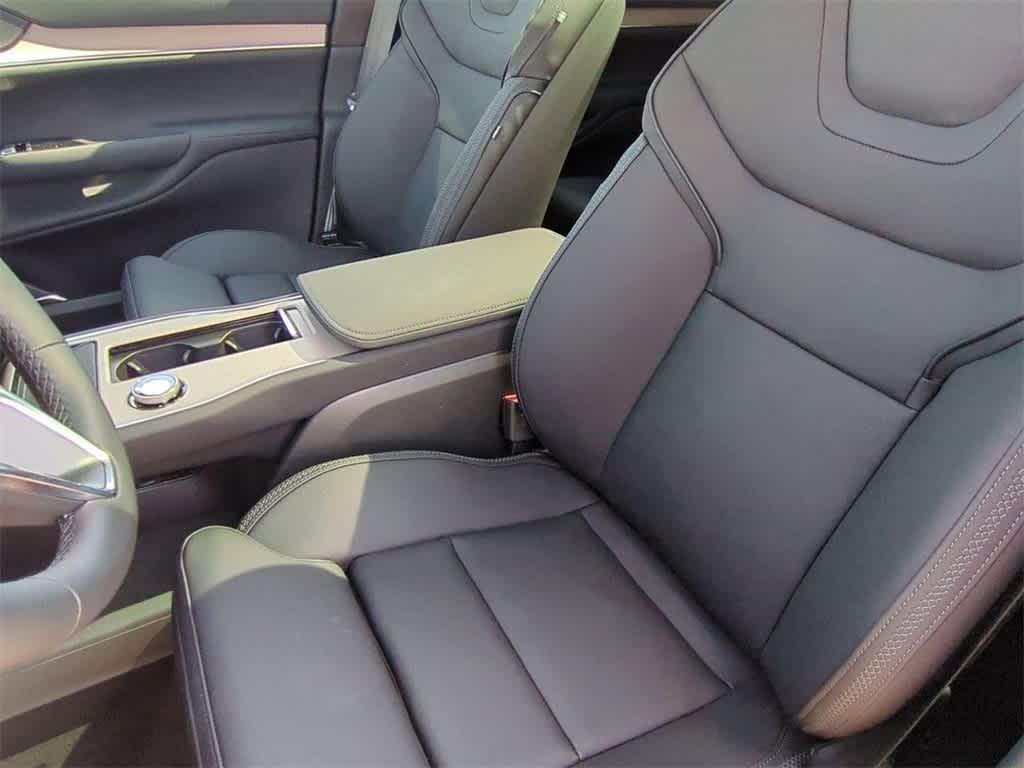 new 2025 Volvo EX90 car, priced at $92,675