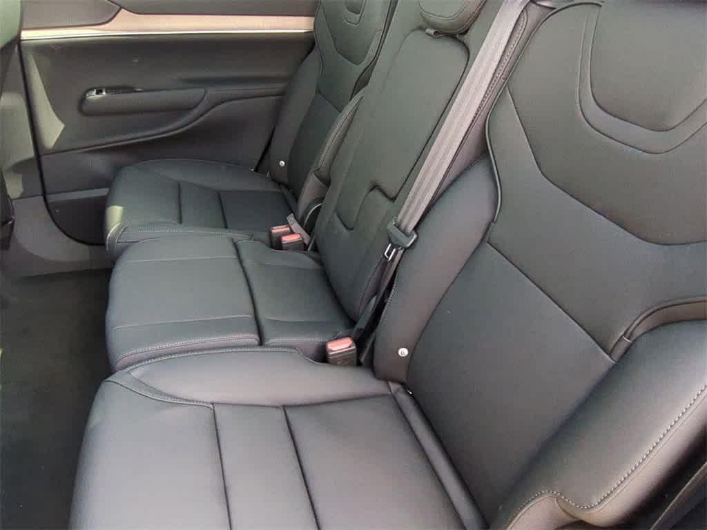 new 2025 Volvo EX90 car, priced at $92,675