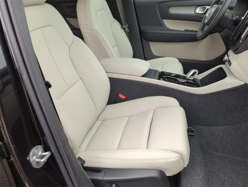 new 2025 Volvo XC40 car, priced at $52,235