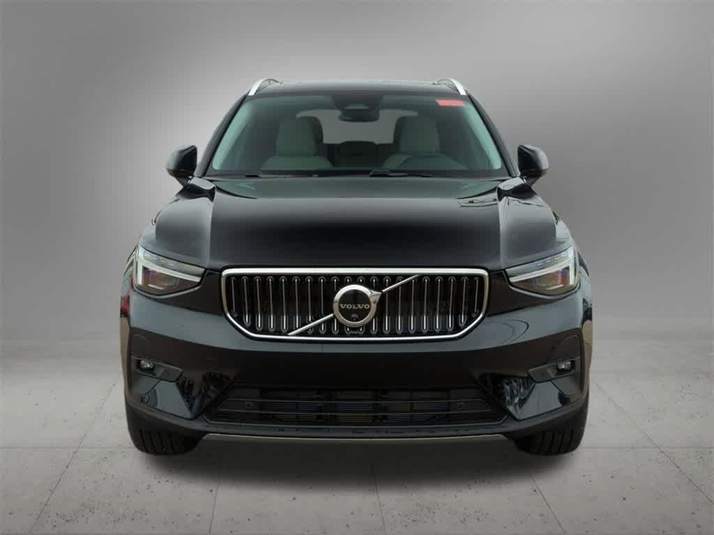 new 2025 Volvo XC40 car, priced at $52,235