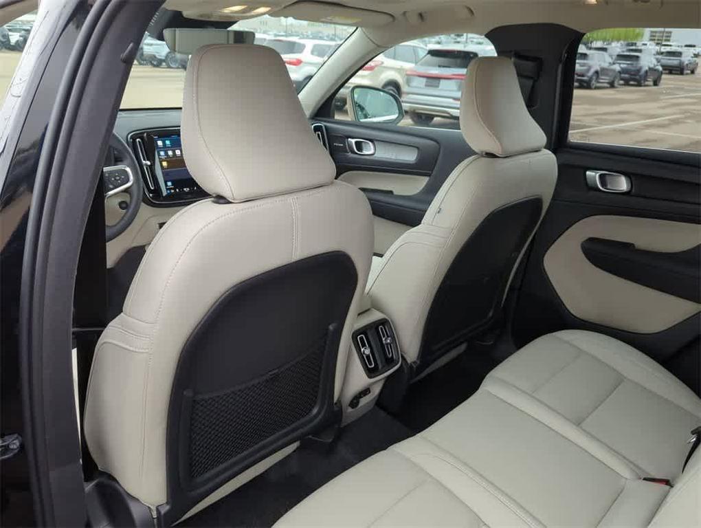 new 2025 Volvo XC40 car, priced at $52,235