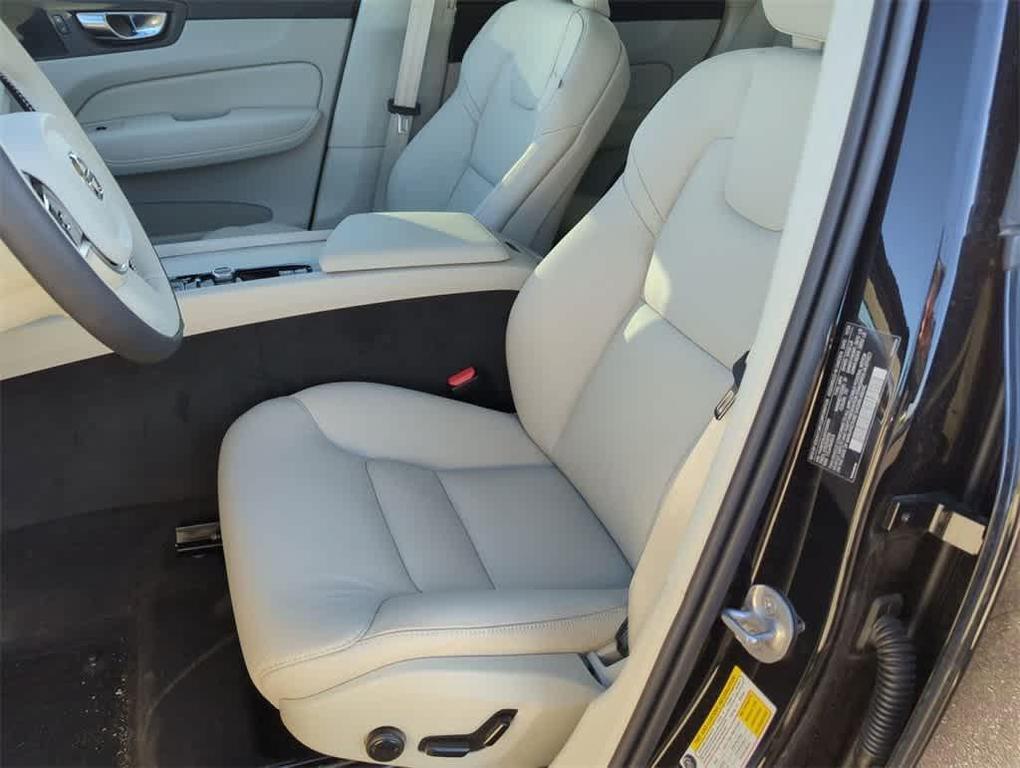 new 2025 Volvo XC60 car, priced at $49,712