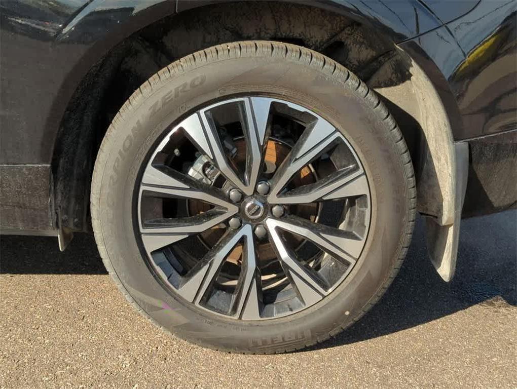 new 2025 Volvo XC60 car, priced at $49,712