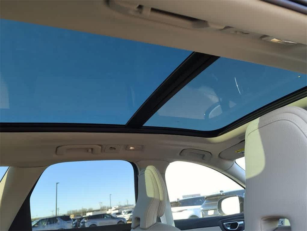 new 2025 Volvo XC60 car, priced at $49,712