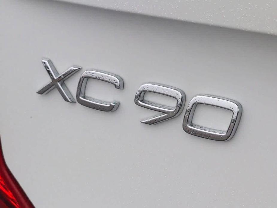 new 2024 Volvo XC90 car, priced at $65,878