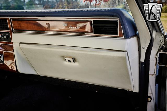 used 1989 Lincoln Town Car car, priced at $14,000