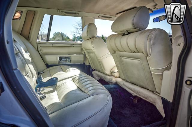 used 1989 Lincoln Town Car car, priced at $14,000