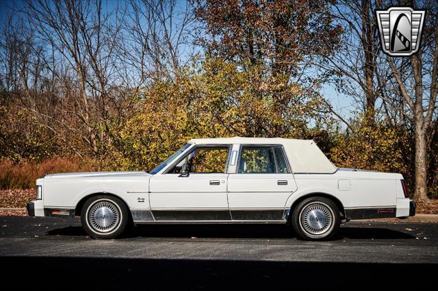 used 1989 Lincoln Town Car car, priced at $14,000