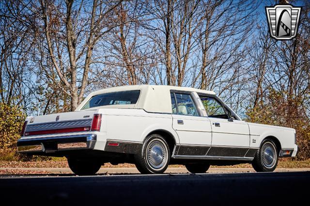 used 1989 Lincoln Town Car car, priced at $14,000