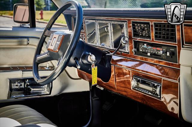 used 1989 Lincoln Town Car car, priced at $14,000