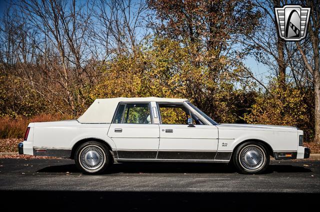 used 1989 Lincoln Town Car car, priced at $14,000