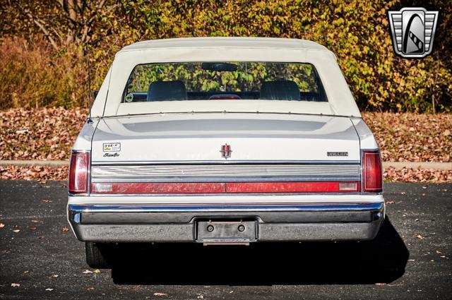 used 1989 Lincoln Town Car car, priced at $14,000