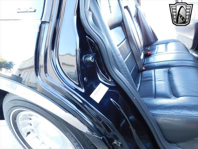 used 2001 Lincoln Town Car car, priced at $13,000