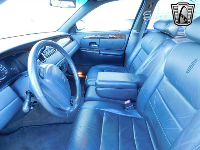 used 2001 Lincoln Town Car car, priced at $13,000