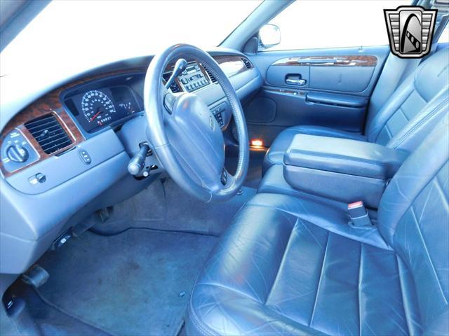 used 2001 Lincoln Town Car car, priced at $13,000