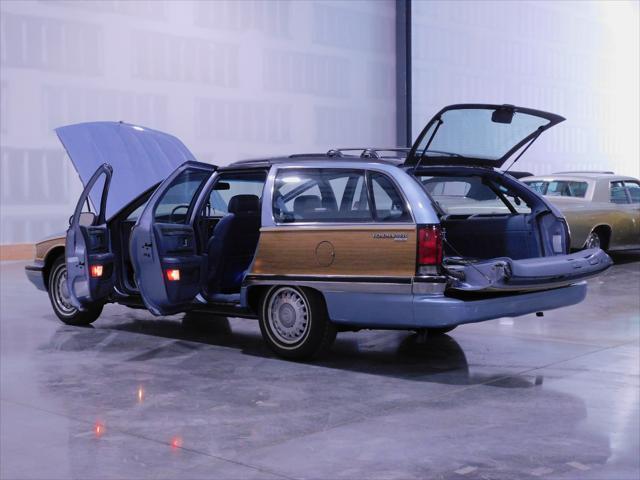 used 1995 Buick Roadmaster car, priced at $22,500