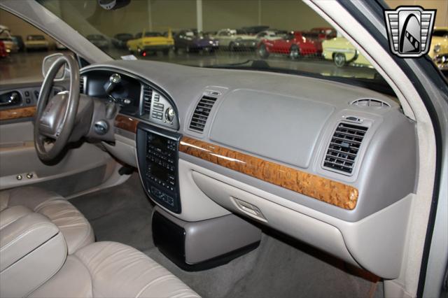 used 1999 Lincoln Continental car, priced at $11,500