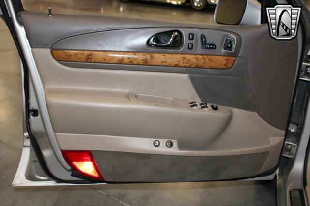 used 1999 Lincoln Continental car, priced at $11,500