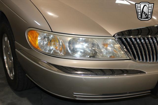 used 1999 Lincoln Continental car, priced at $11,500