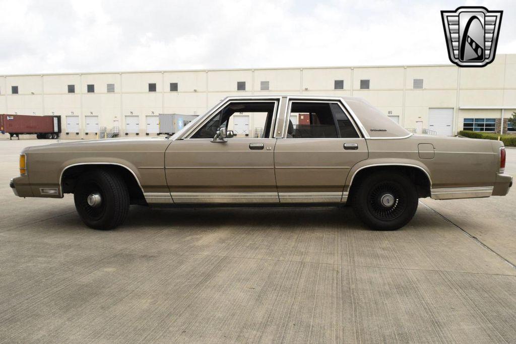 used 1989 Ford Crown Victoria car, priced at $11,500